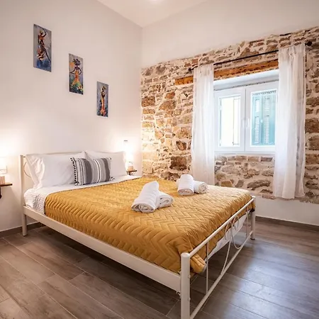 Mitropolis Places Apartament